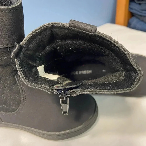 Joe Fresh Girls Black  Boots, Size 7 - Picture 6 of 8